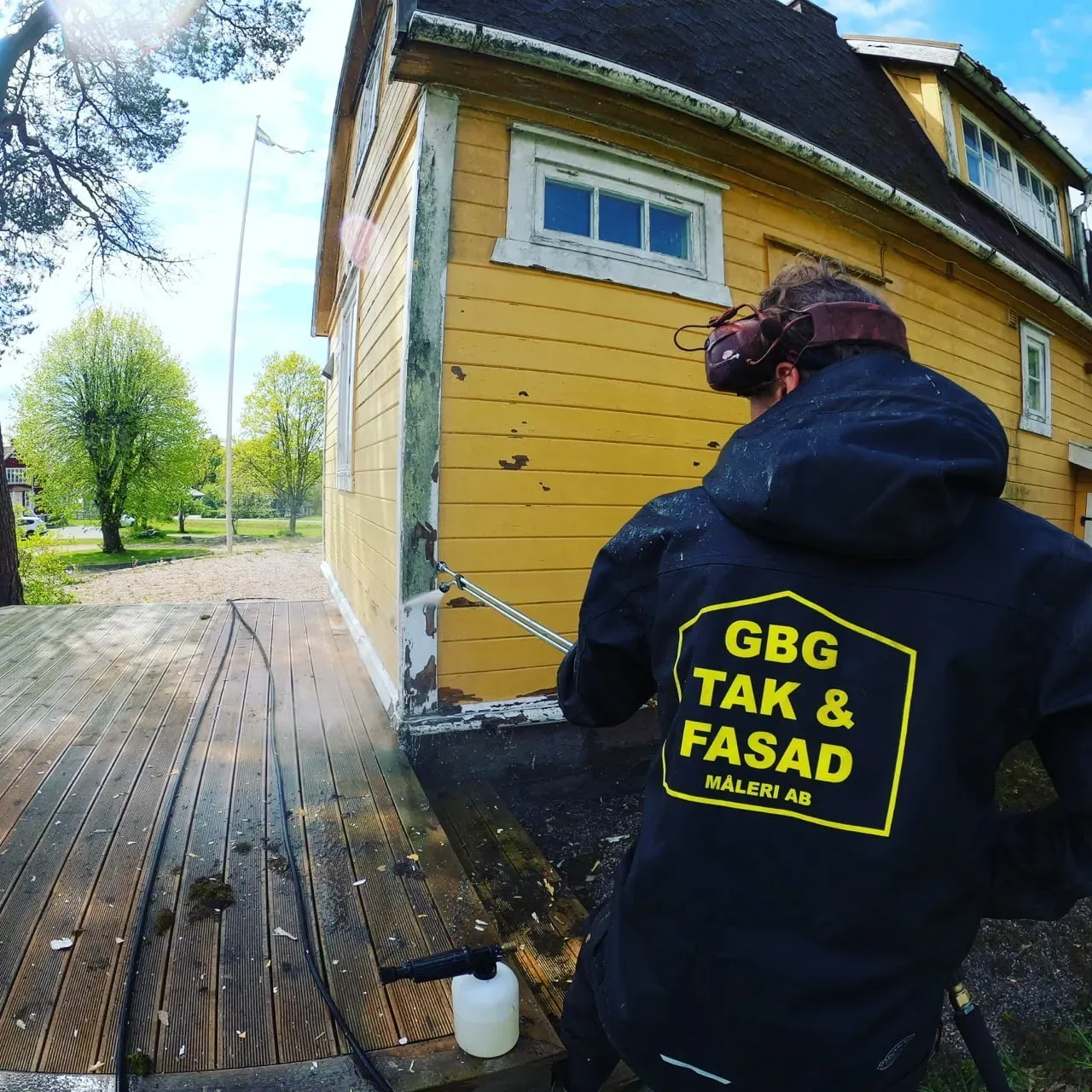 Tvätt av trall och fasad